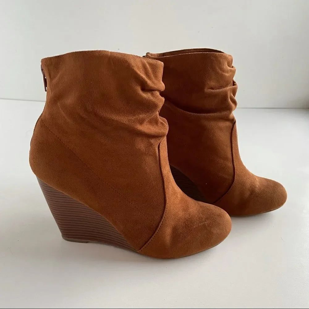 Zigi Soho 9 Brown Camel Wedge heel suede ankle boots botties beautiful & comfy
